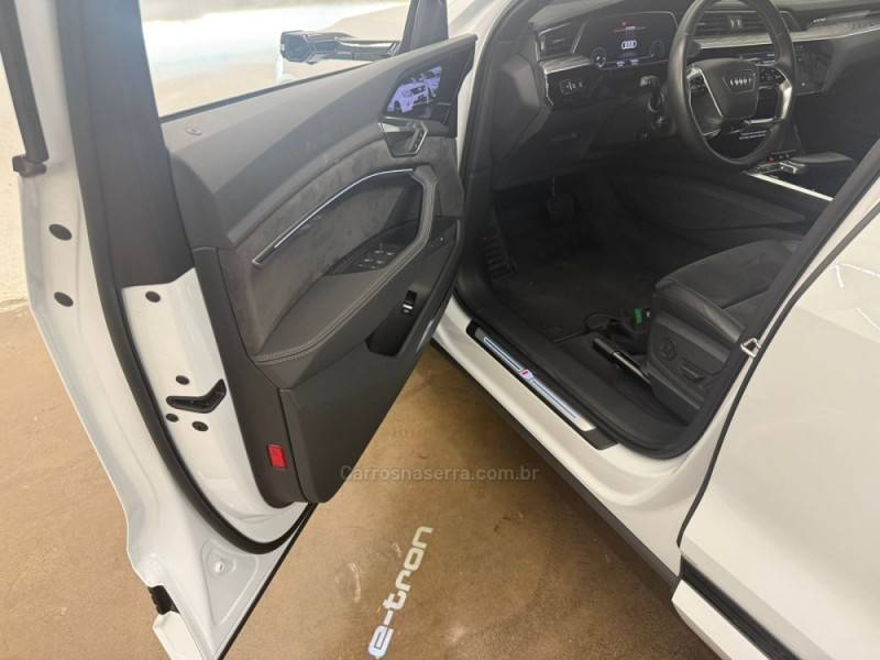 AUDI - E-TRON - 2021/2021 - Branca - R$ 375.900,00