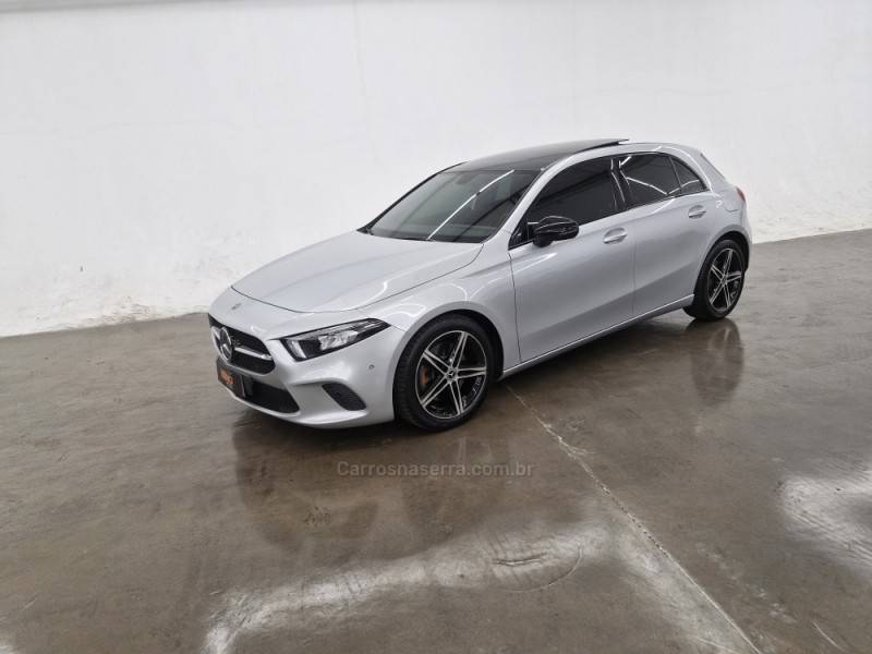 MERCEDES-BENZ - A 250 - 2019/2020 - Prata - R$ 195.900,00