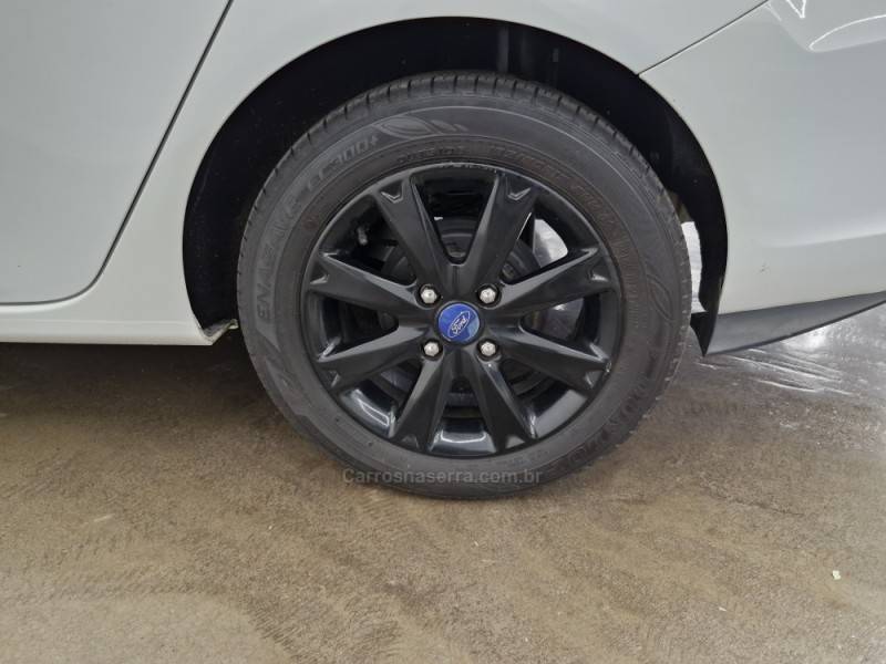 FORD - FOCUS - 2012/2013 - Branca - R$ 39.900,00
