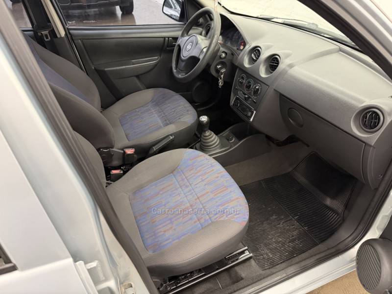 CHEVROLET - CELTA - 2009/2010 - Prata - R$ 25.900,00