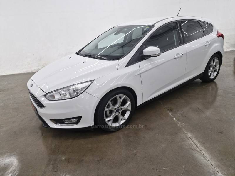 FORD - FOCUS - 2018/2018 - Branca - R$ 66.900,00