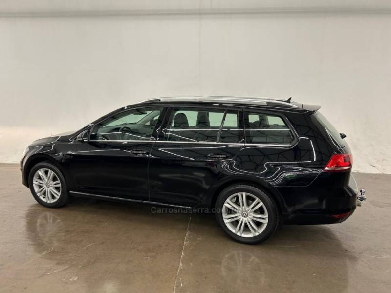 VOLKSWAGEN - GOLF - 2015/2016 - Preta - R$ 91.900,00