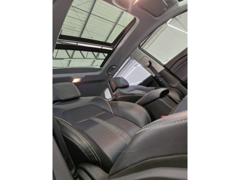 CHEVROLET - TRACKER - 2022/2023 - Preta - R$ 119.900,00