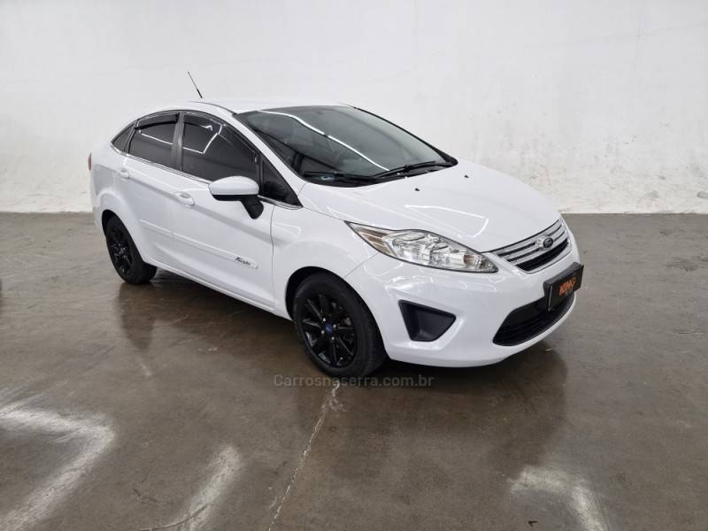FORD - FIESTA - 2012/2013 - Branca - R$ 39.900,00