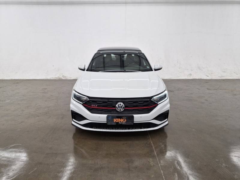 VOLKSWAGEN - JETTA - 2019/2019 - Branca - R$ 159.900,00
