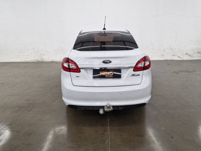 FORD - FIESTA - 2012/2013 - Branca - R$ 39.900,00