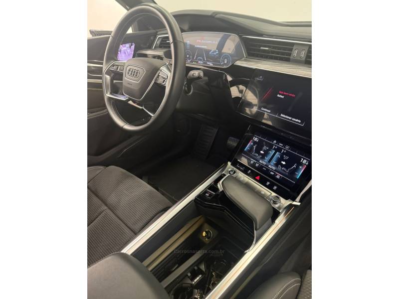 AUDI - E-TRON - 2021/2021 - Branca - R$ 375.900,00
