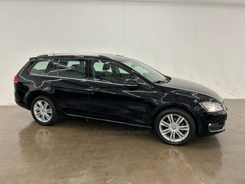 VOLKSWAGEN - GOLF - 2015/2016 - Preta - R$ 91.900,00
