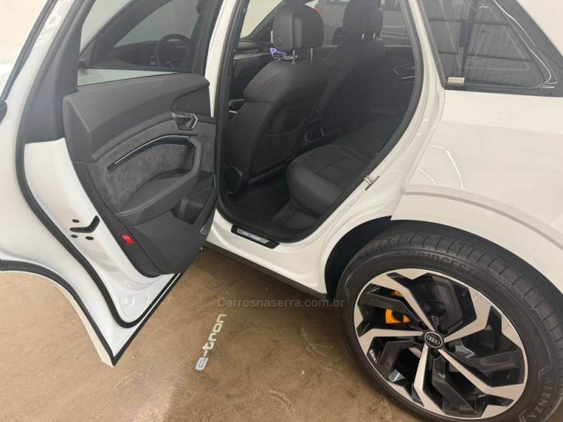 AUDI - E-TRON - 2021/2021 - Branca - R$ 375.900,00