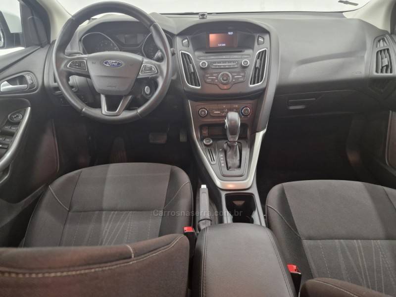 FORD - FOCUS - 2018/2018 - Branca - R$ 66.900,00