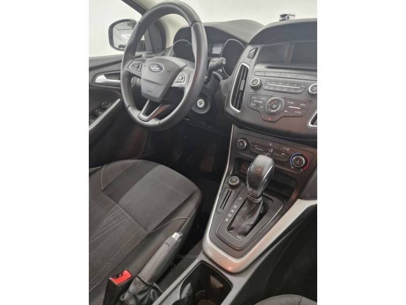 FORD - FOCUS - 2018/2018 - Branca - R$ 66.900,00
