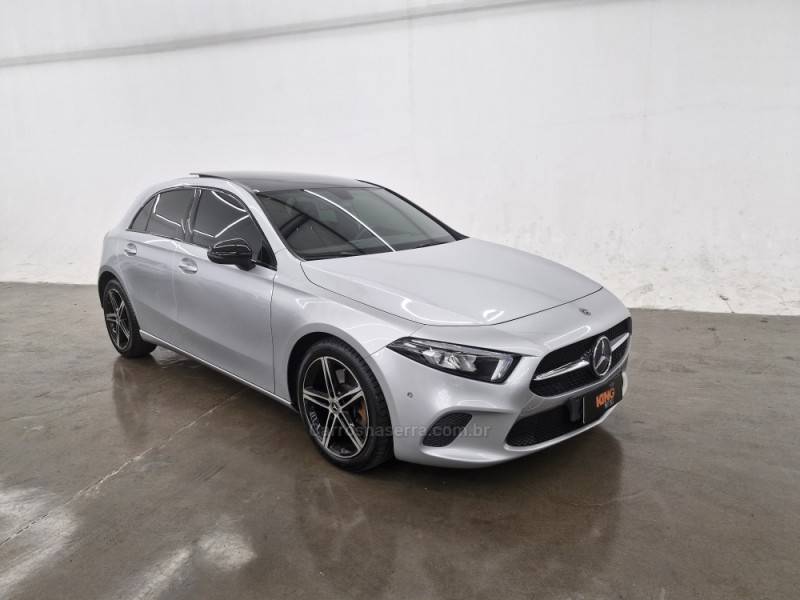 MERCEDES-BENZ - A 250 - 2019/2020 - Prata - R$ 195.900,00
