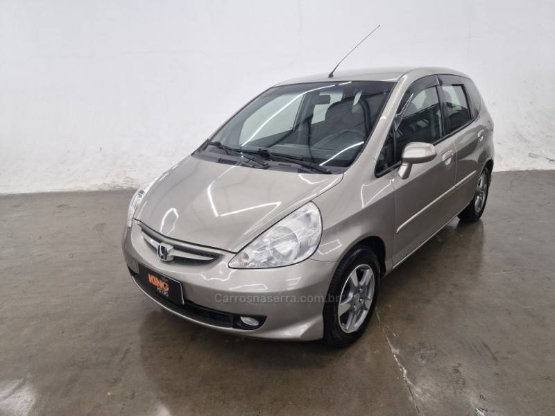 HONDA - FIT - 2007/2008 - Dourada - R$ 32.900,00