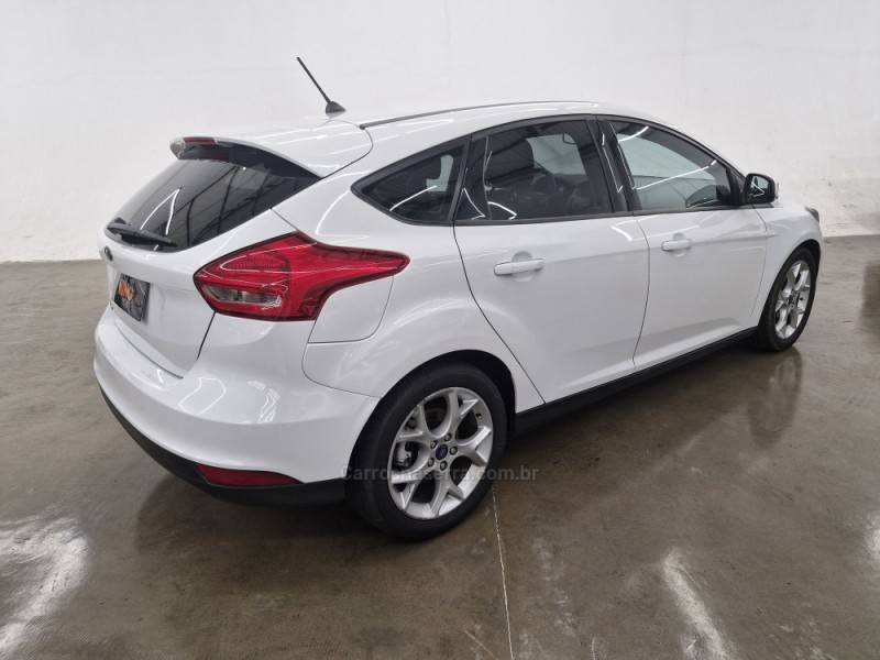 FORD - FOCUS - 2018/2018 - Branca - R$ 66.900,00