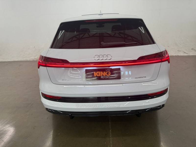 AUDI - E-TRON - 2021/2021 - Branca - R$ 375.900,00
