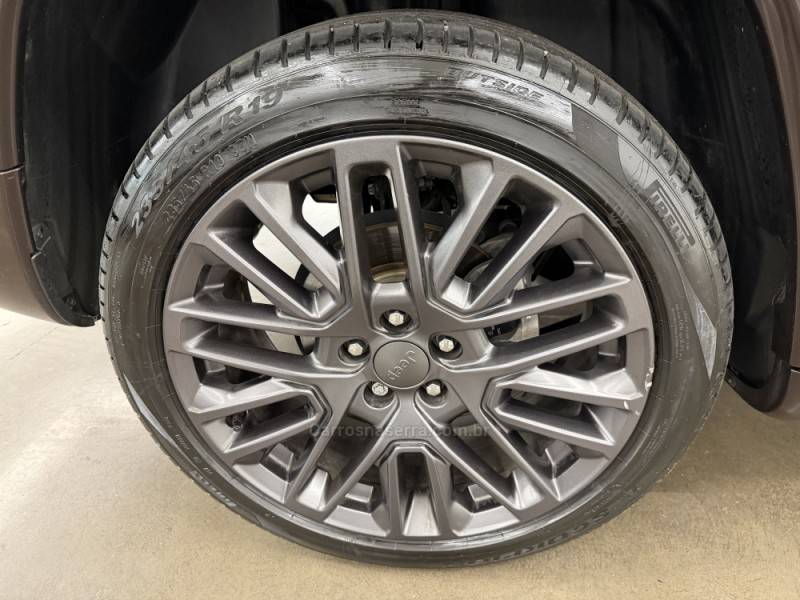 JEEP - COMPASS - 2021/2022 - Marrom - R$ 156.900,00