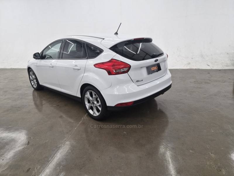 FORD - FOCUS - 2018/2018 - Branca - R$ 66.900,00