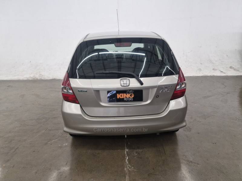 HONDA - FIT - 2007/2008 - Dourada - R$ 32.900,00