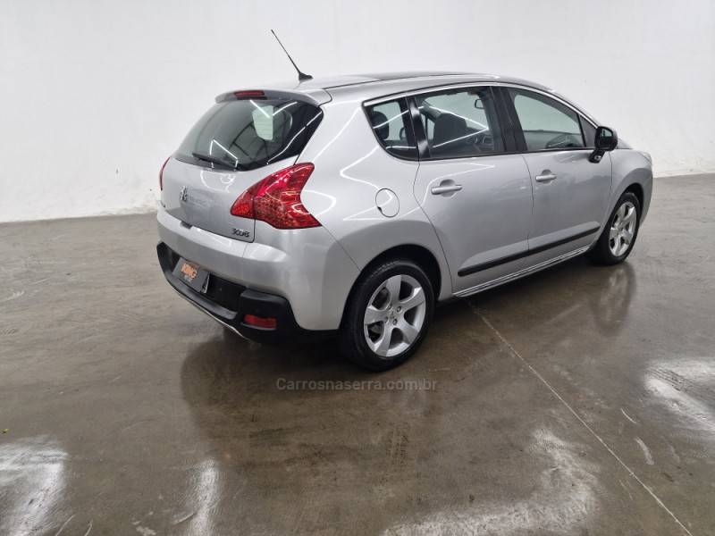PEUGEOT - 3008 - 2011/2012 - Prata - R$ 43.900,00