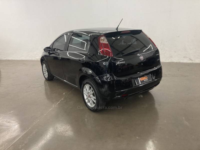 FIAT - PUNTO - 2011/2012 - Preta - R$ 33.900,00