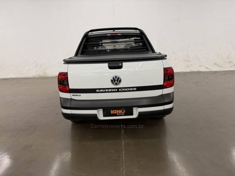 VOLKSWAGEN - SAVEIRO - 2015/2016 - Branca - R$ 72.900,00