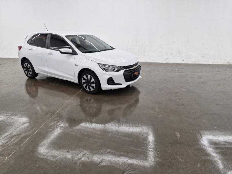 CHEVROLET - ONIX - 2020/2020 - Branca - R$ 64.900,00