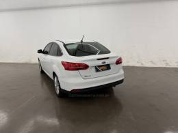 FORD - FOCUS - 2017/2018 - Branca - R$ 59.900,00