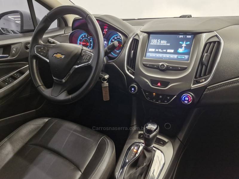 CHEVROLET - CRUZE - 2016/2017 - Branca - R$ 79.900,00