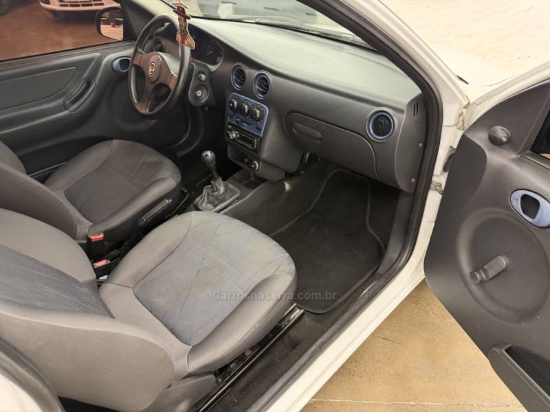 CHEVROLET - CELTA - 2003/2004 - Branca - R$ 16.900,00