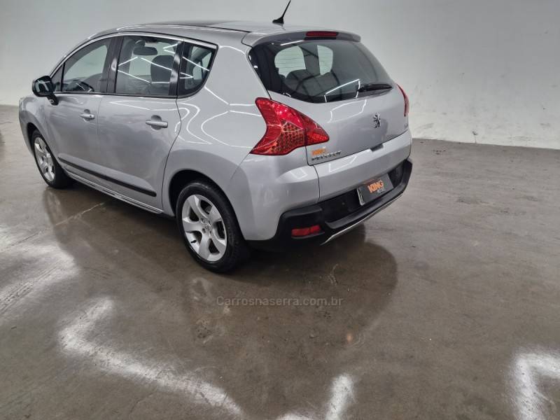 PEUGEOT - 3008 - 2011/2012 - Prata - R$ 43.900,00