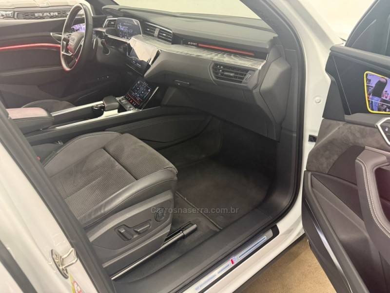 AUDI - E-TRON - 2021/2021 - Branca - R$ 375.900,00