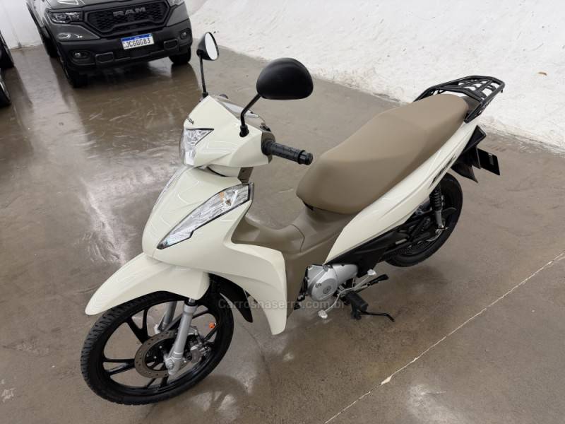 HONDA - BIZ 125 - 2020/2021 - Branca - R$ 17.900,00