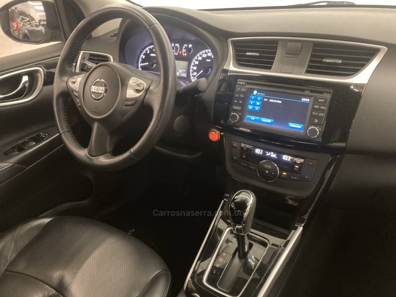 NISSAN - SENTRA - 2016/2017 - Prata - R$ 67.900,00
