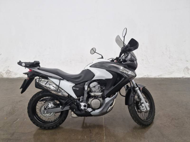 HONDA - XL 700V - 2014/2014 - Branca - R$ 33.900,00