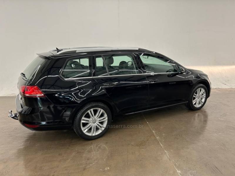VOLKSWAGEN - GOLF - 2015/2016 - Preta - R$ 91.900,00