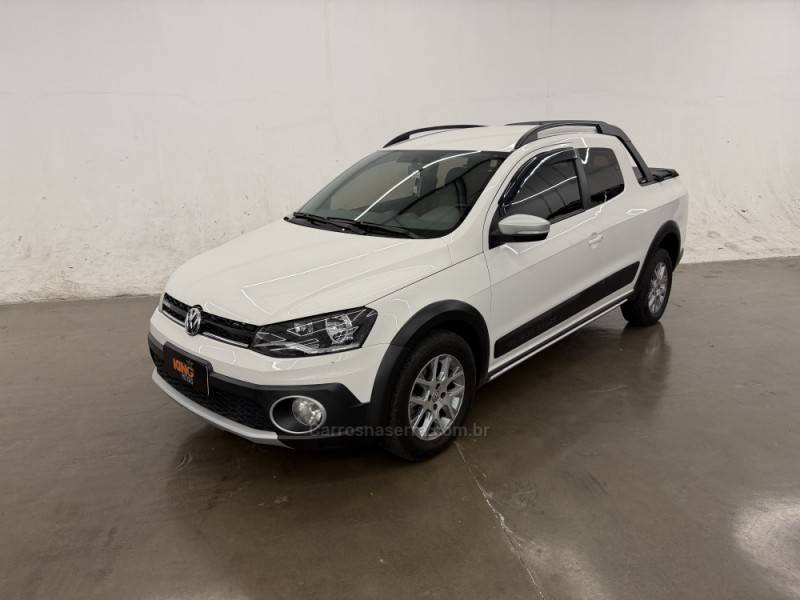 VOLKSWAGEN - SAVEIRO - 2015/2016 - Branca - R$ 72.900,00