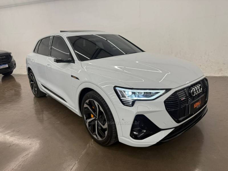 AUDI - E-TRON - 2021/2021 - Branca - R$ 375.900,00