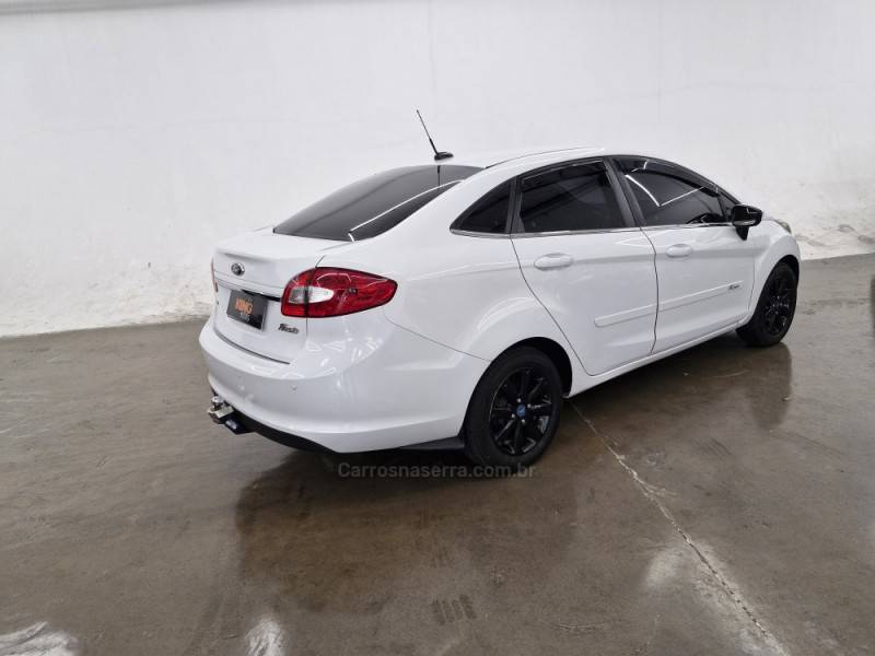 FORD - FOCUS - 2012/2013 - Branca - R$ 39.900,00
