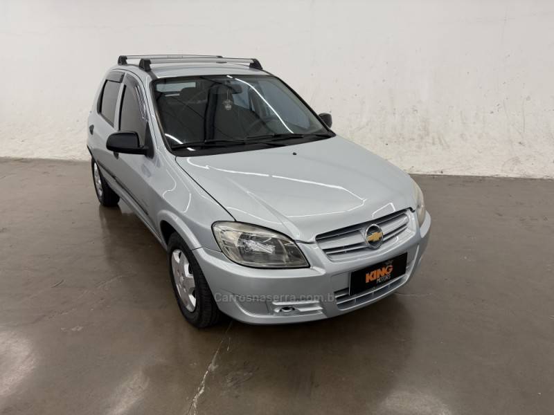 CHEVROLET - CELTA - 2009/2010 - Prata - R$ 25.900,00