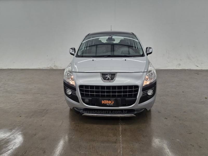 PEUGEOT - 3008 - 2011/2012 - Prata - R$ 43.900,00