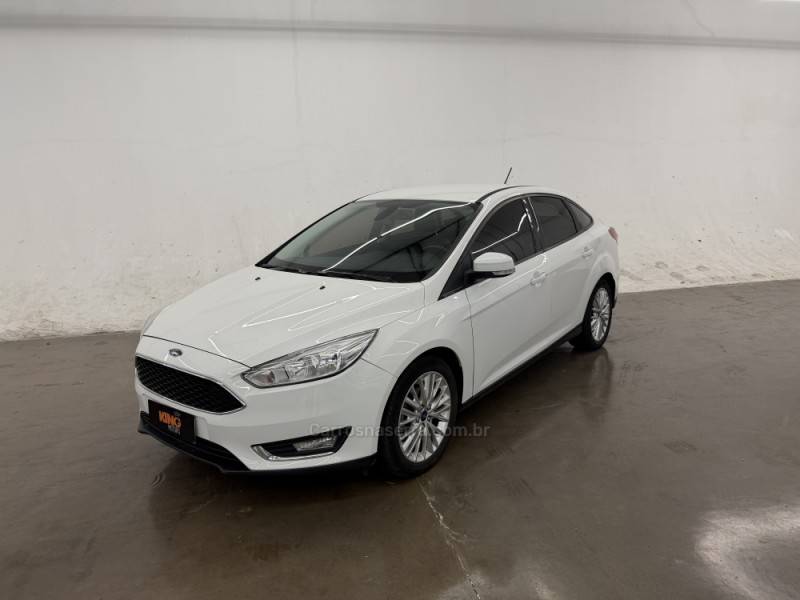 FORD - FOCUS - 2017/2018 - Branca - R$ 59.900,00