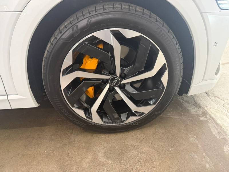 AUDI - E-TRON - 2021/2021 - Branca - R$ 375.900,00