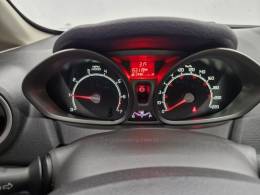 FORD - FOCUS - 2012/2013 - Branca - R$ 39.900,00