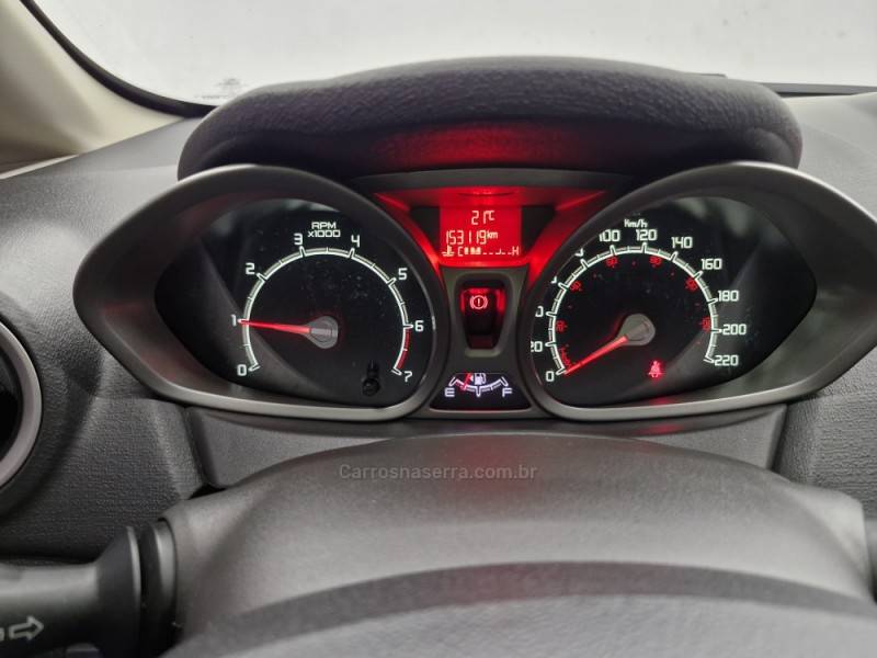 FORD - FOCUS - 2012/2013 - Branca - R$ 39.900,00