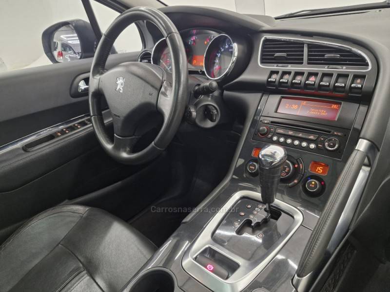 PEUGEOT - 3008 - 2011/2012 - Prata - R$ 43.900,00