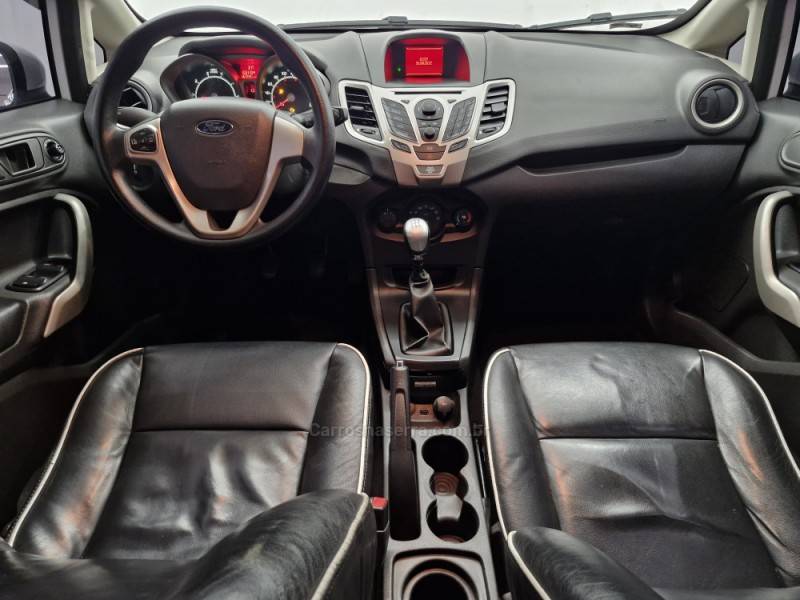 FORD - FOCUS - 2012/2013 - Branca - R$ 39.900,00