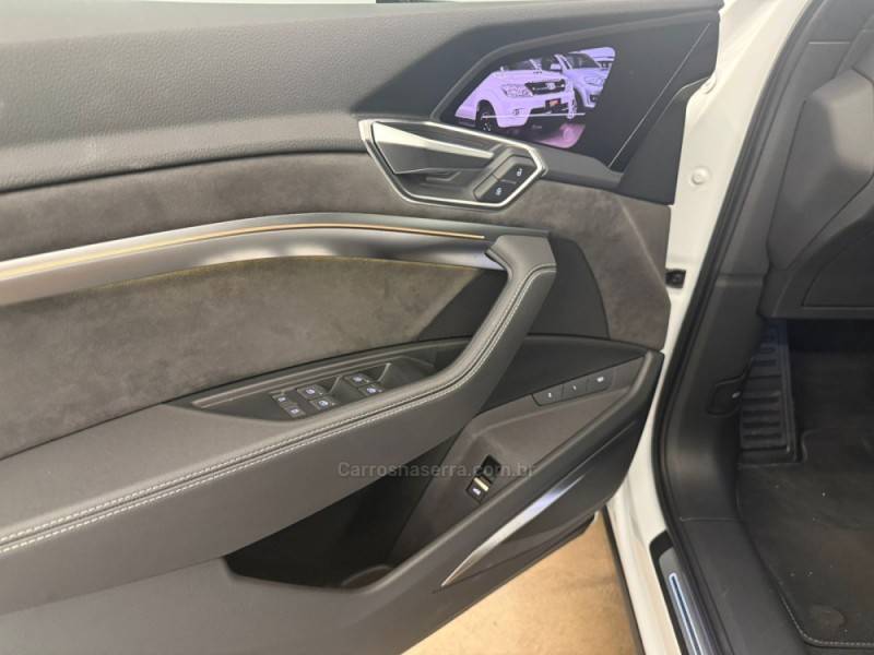AUDI - E-TRON - 2021/2021 - Branca - R$ 375.900,00