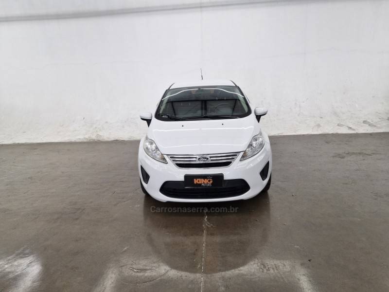 FORD - FOCUS - 2012/2013 - Branca - R$ 39.900,00